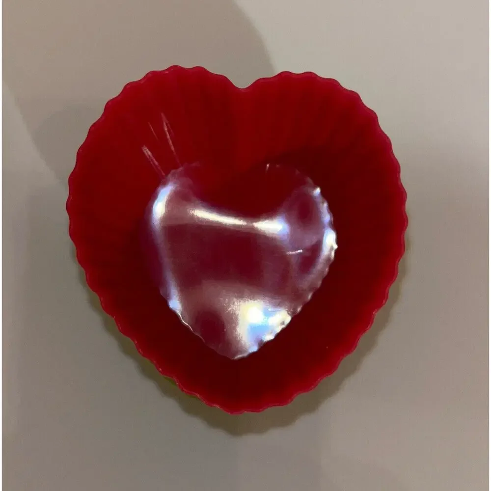 NWT Set Of 12 Bright Colored Heart Shaped Silicone Cupcake Liners